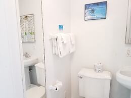 Alexander Palms Court