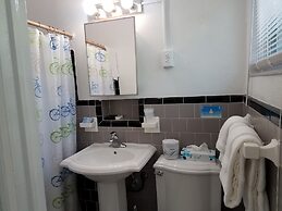 Alexander Palms Court