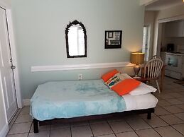 Alexander Palms Court