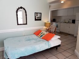 Alexander Palms Court