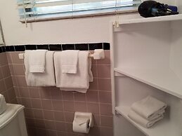 Alexander Palms Court