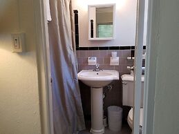 Alexander Palms Court