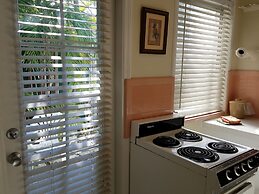 Alexander Palms Court