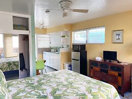 Alexander Palms Court