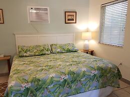 Alexander Palms Court