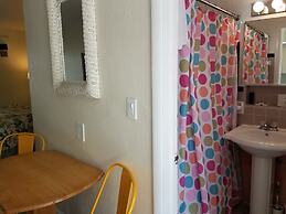 Alexander Palms Court