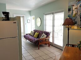 Alexander Palms Court