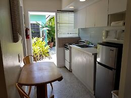 Alexander Palms Court