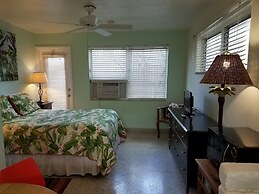 Alexander Palms Court