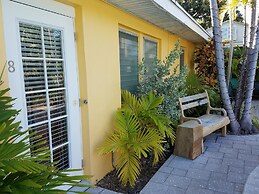 Alexander Palms Court