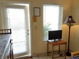 Alexander Palms Court