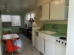 Alexander Palms Court