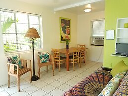 Alexander Palms Court