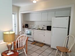 Alexander Palms Court