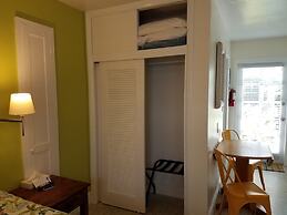 Alexander Palms Court