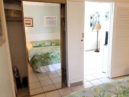 Alexander Palms Court