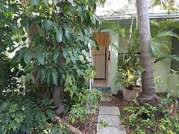 Alexander Palms Court