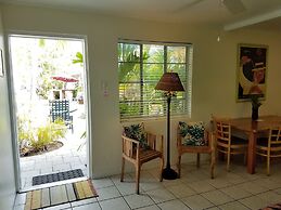 Alexander Palms Court