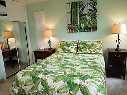 Alexander Palms Court