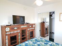 Alexander Palms Court