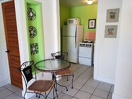 Alexander Palms Court