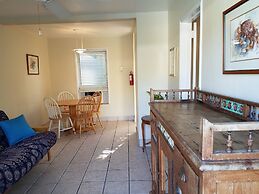 Alexander Palms Court