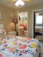 Alexander Palms Court