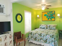 Alexander Palms Court