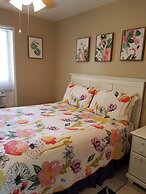 Alexander Palms Court