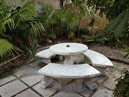 Alexander Palms Court