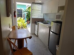 Alexander Palms Court