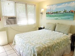 Alexander Palms Court