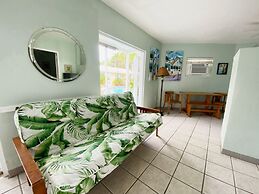 Alexander Palms Court