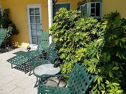 Alexander Palms Court