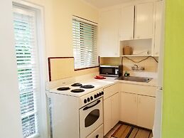 Alexander Palms Court