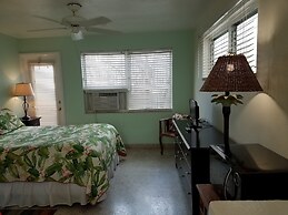 Alexander Palms Court