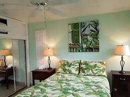 Alexander Palms Court