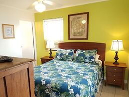 Alexander Palms Court