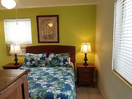 Alexander Palms Court