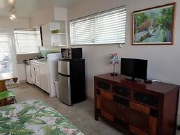 Alexander Palms Court