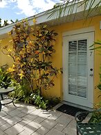 Alexander Palms Court