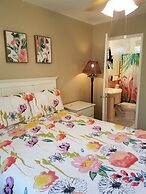 Alexander Palms Court