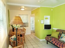 Alexander Palms Court