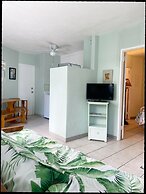 Alexander Palms Court