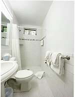 Alexander Palms Court