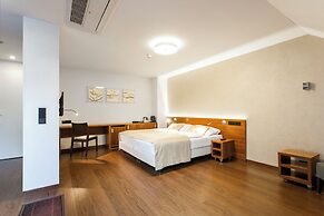 Hotel Carol