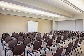 Days Inn & Suites by Wyndham West Edmonton