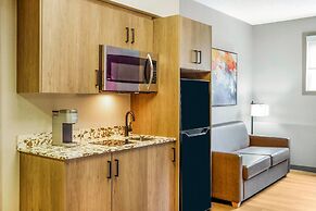 Days Inn & Suites by Wyndham West Edmonton