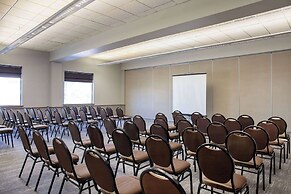 Days Inn & Suites by Wyndham West Edmonton