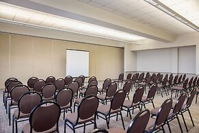 Days Inn & Suites by Wyndham West Edmonton